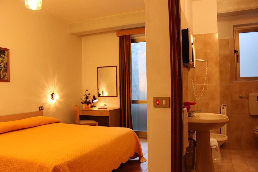 Albergo Ristorante Montecucco Da Tobia Sigillo Værelse billede